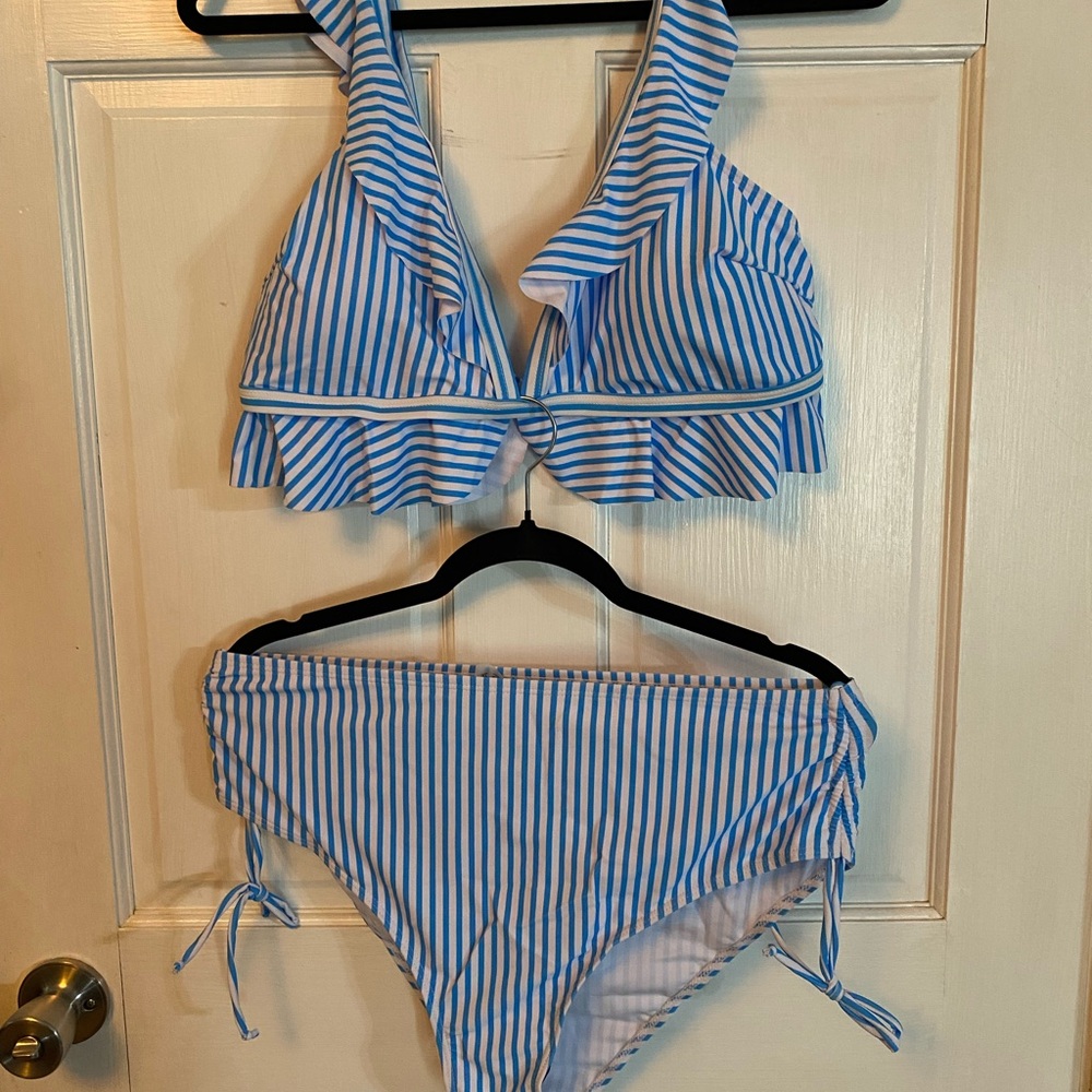 NWOT - SHEIN Blue and White Striped Bikini Set Size XL (16)
